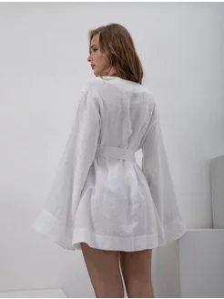 Short Robe in White Linen.