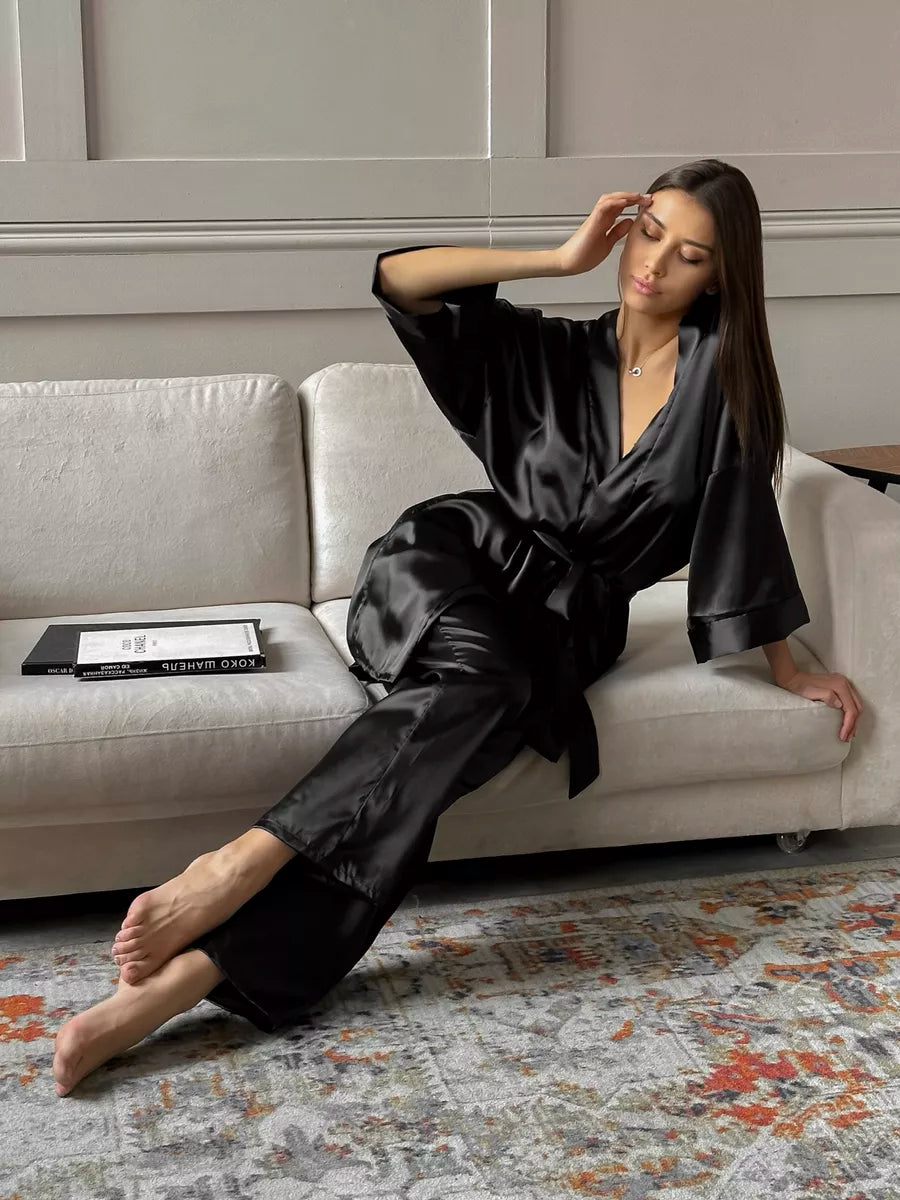 Chic Wrap set in Satin.