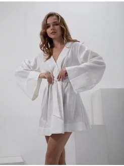Short Robe in White Linen.