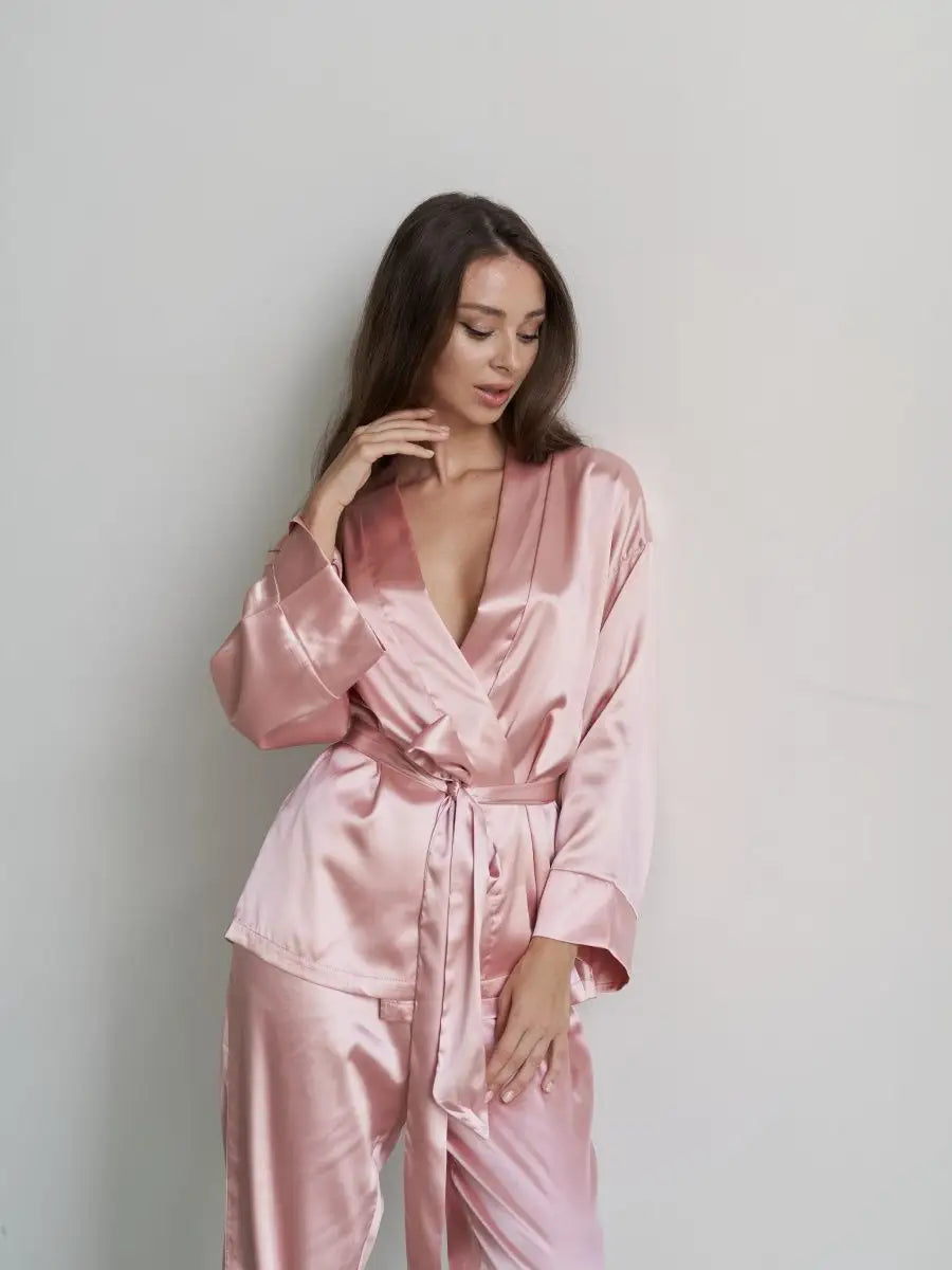 Chic Wrap set in Satin.