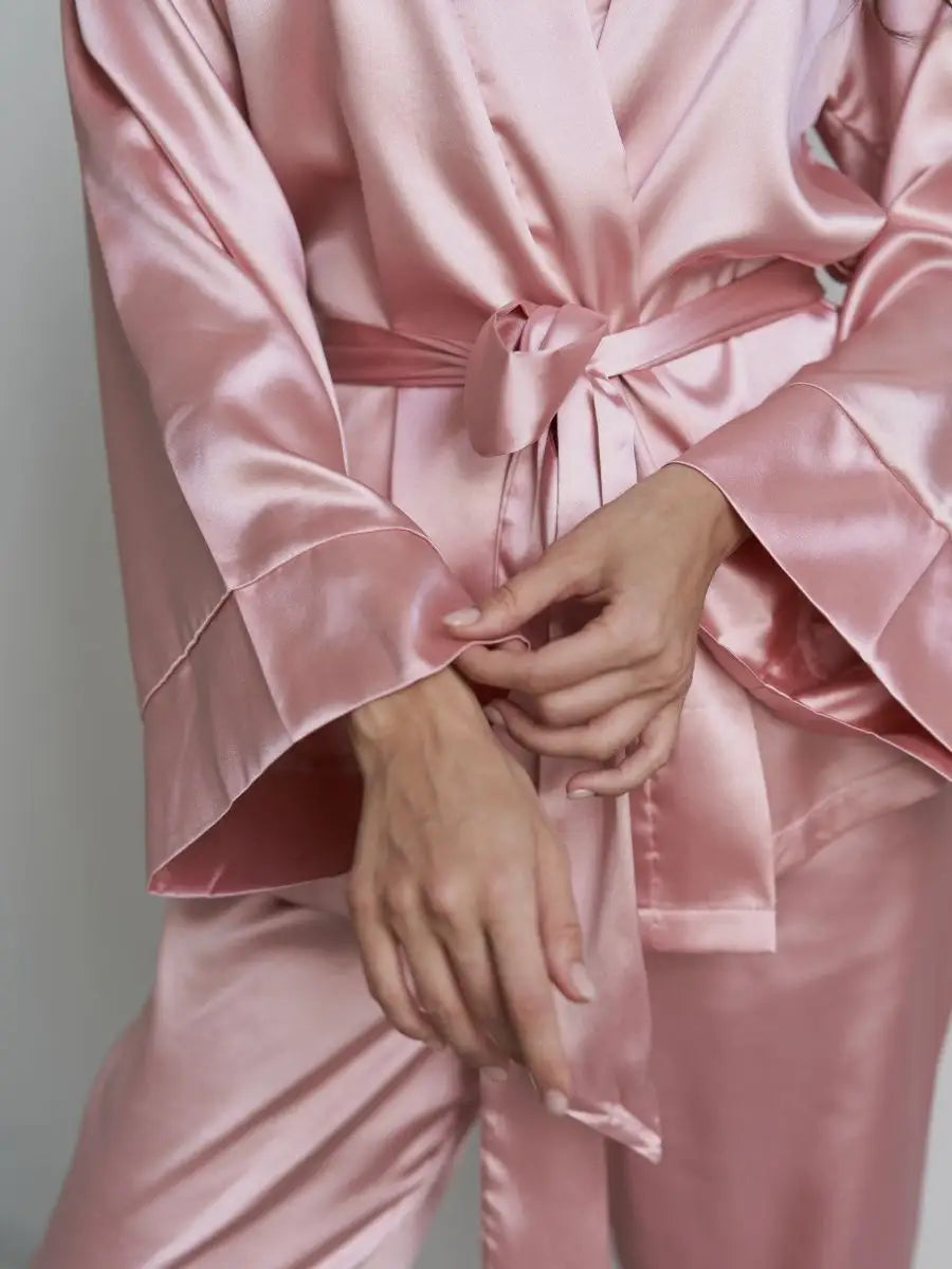 Chic Wrap set in Satin.