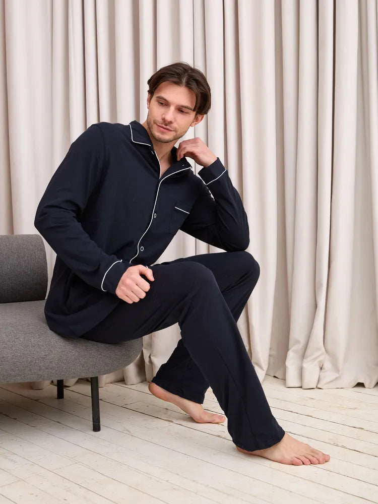 Loungewear in Black Soft Rayon.