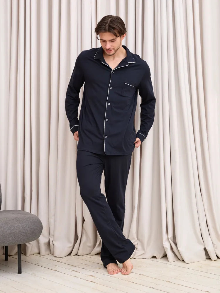 Loungewear in Black Soft Rayon.