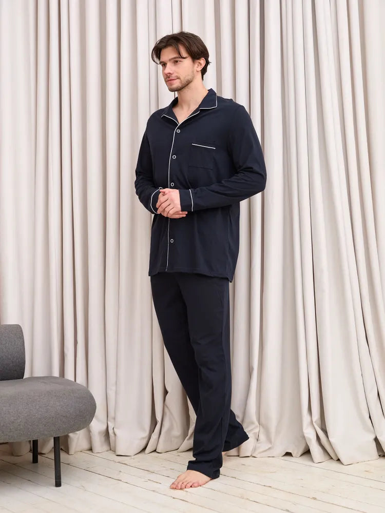 Loungewear in Black Soft Rayon.