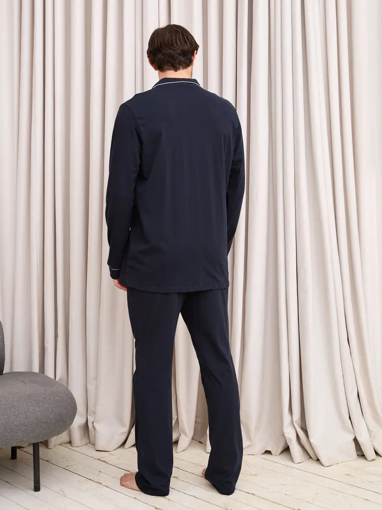Loungewear in Black Soft Rayon.