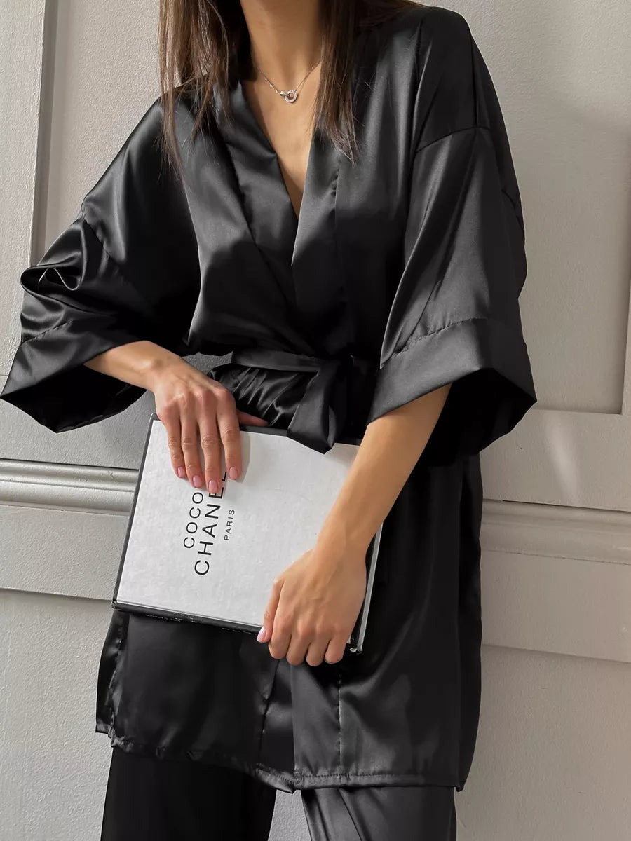 Chic Wrap set in Satin.
