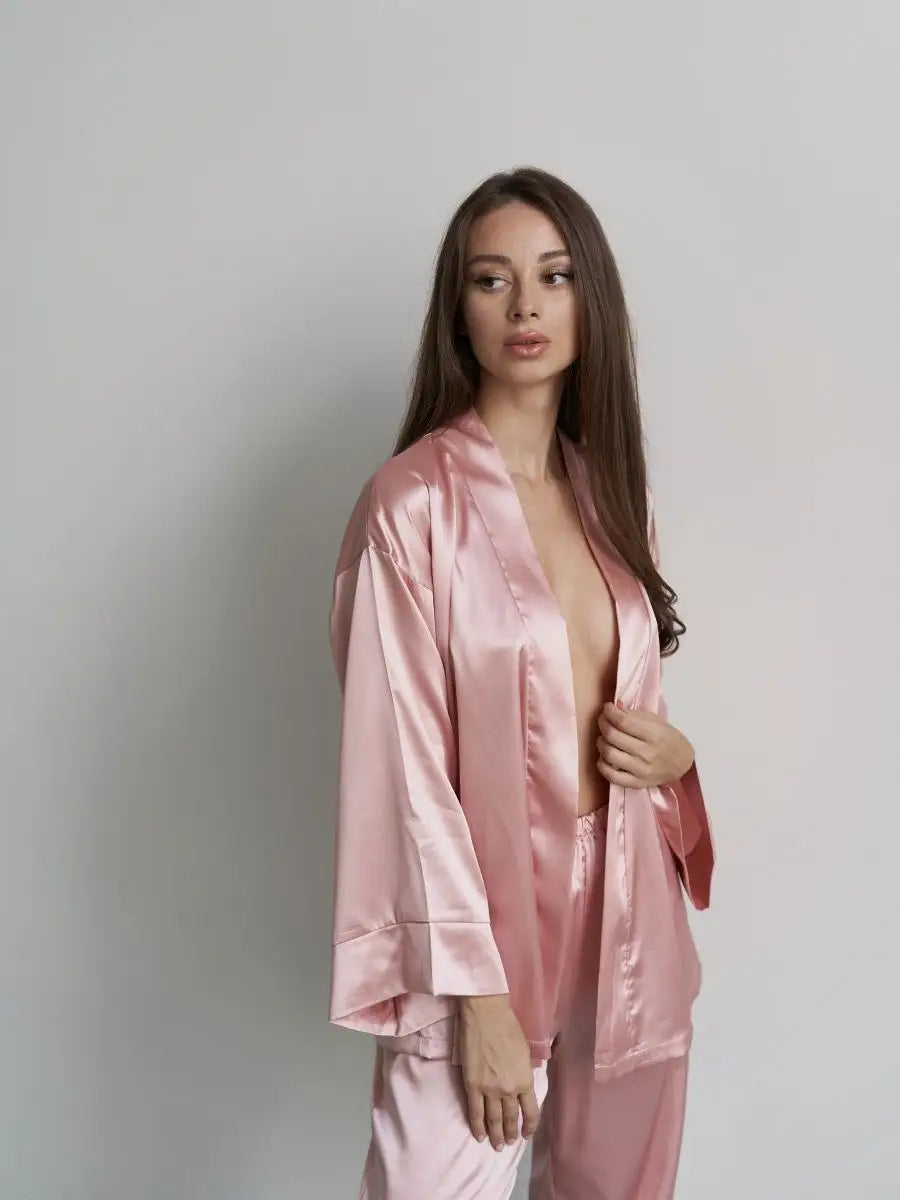 Chic Wrap set in Satin.