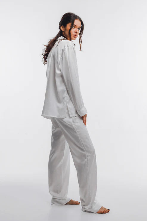 Women Nightsuit Deep Lapel Collar.