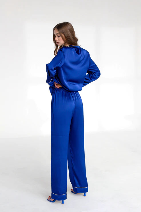Women Nightsuit Deep Lapel Collar.