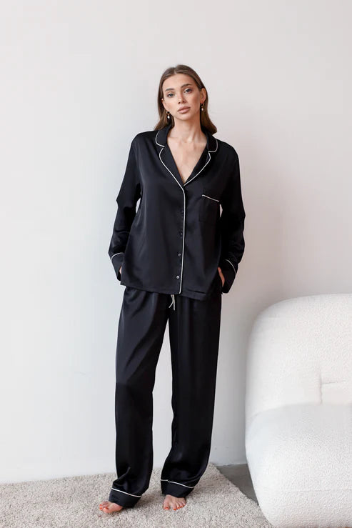 Women Nightsuit Deep Lapel Collar.