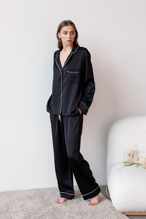 Women Nightsuit Deep Lapel Collar.