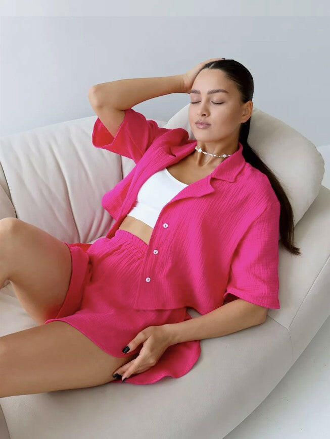 بدلة نوم نسائية بياقة عميقة