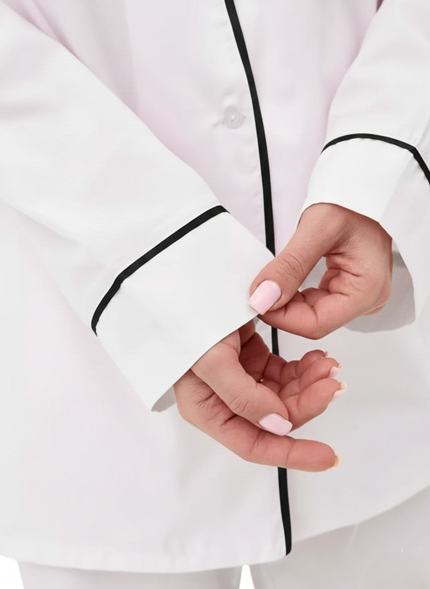 Pijama de algodón de corte relajado en color rosa con ribetes color aguamarina